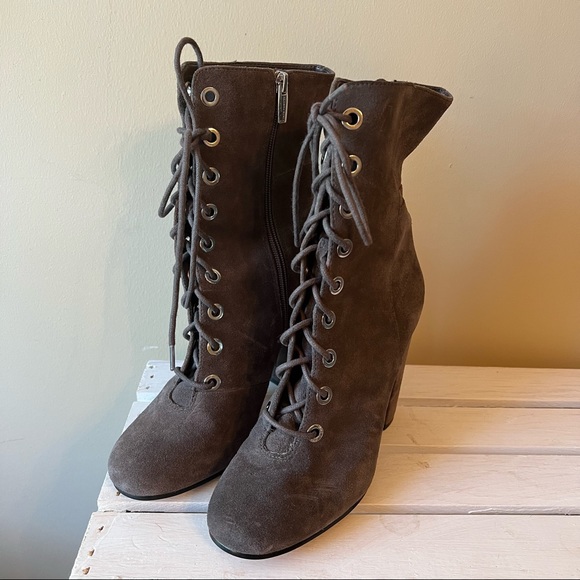 VINCE CAMUTO GRAY SUEDE LEATHER BOOTS WITH HEEL. LACE UP WITH SIDE ZIPPER! - Picture 4 of 16
